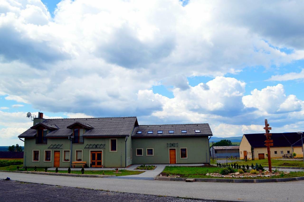 Bio Farma & Penzion Zlaty Hyl Novacany Екстер'єр фото